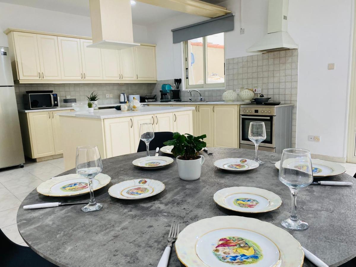 Gaia - 4 Bedroom House In Larnaca Buitenkant foto